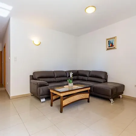 Galeb Two Bedroom דירה